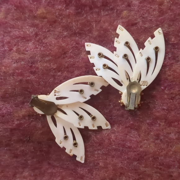 West German vintage plastic climbing/cascading earrings w/ rainbow rhinestones - Picture 4 of 10